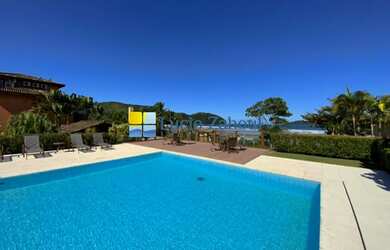 Imagem: A casa em condomínio e possui 5 Dormitórios, Suítes, 4 Banheiros