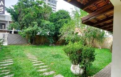 Imagem: A casa possui 2 Dormitórios, 2 Banheiros, 2 Vagas na garagem