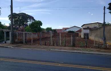 Imagem: O terreno possui 600m² de Área e está localizado em Ibiporã