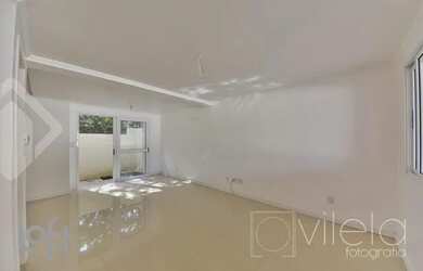 Imagem: O apartamento possui 3 Dormitórios, 1 Banheiro, 2 Vagas na