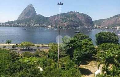 Imagem: O apartamento possui 3 Dormitórios, 3 Banheiros e 250m² de