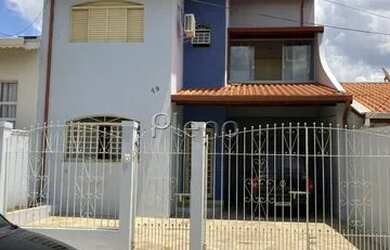 Imagem: A casa possui 3 Dormitórios, 1 Banheiro, 192m² de Área e