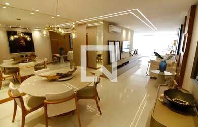 Imagem: O apartamento possui 4 Dormitórios, 4 Banheiros, 3 Vagas na