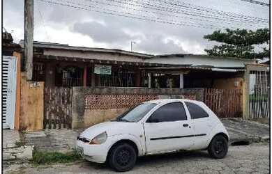 Imagem: A casa possui 2 Dormitórios, 1 Banheiro, 1 Vaga na garagem