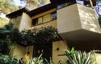 Imagem: A casa em condomínio possui 3 Dormitórios, 3 Banheiros, 2