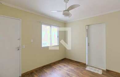 Imagem: A casa possui 2 Dormitórios, 1 Banheiro, 1 Vaga na garagem