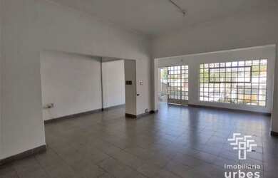 Imagem: O depósito possui 3 Vagas na garagem, 100m² de Área e está