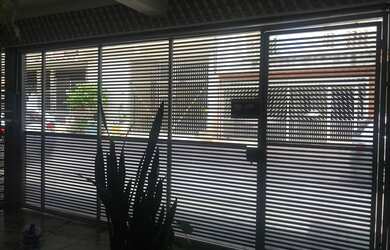 Imagem: A casa possui 4 Dormitórios, 3 Banheiros, 2 Vagas na garagem