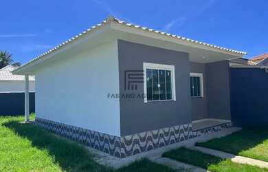 Imagem: A casa possui 2 Dormitórios, 1 Banheiro, 2 Vagas na garagem