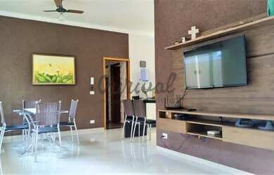 Imagem: A casa possui 3 Dormitórios, 1 Banheiro, 2 Vagas na garagem