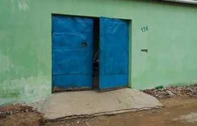 Imagem: A casa possui 2 Dormitórios, 2 Banheiros, 2 Vagas na garagem