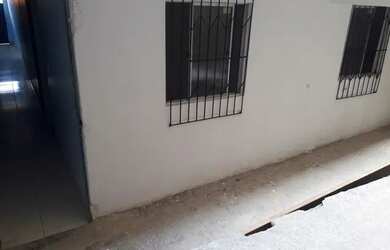 Imagem: A casa possui 1 Dormitório, 1 Banheiro e está localizado