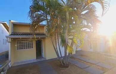 Imagem: A casa em condomínio possui 3 Dormitórios, 3 Banheiros, 4