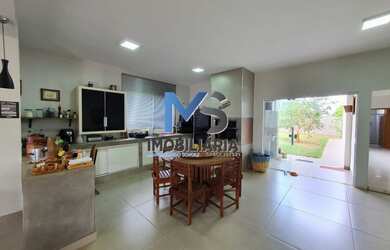 Imagem 4: Casa Padrão. Churrasqueira, Área de serviço, 241m² de Áreae1 Vaga...