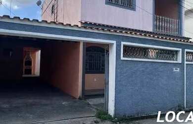 Imagem: A casa possui 3 Dormitórios, 3 Banheiros, 3 Vagas na garagem