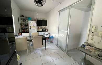 Imagem: A casa possui 3 Dormitórios, 1 Banheiro, 2 Vagas na garagem