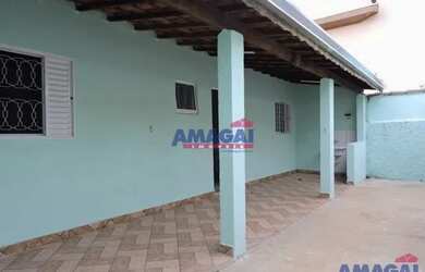 Imagem: A casa possui 1 Dormitório, 1 Banheiro, 1 Vaga na garagem