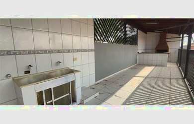 Imagem: A casa possui 4 Dormitórios, 3 Banheiros, 5 Vagas na garagem