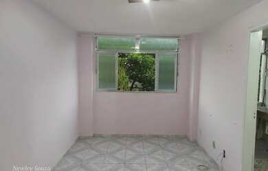 Imagem: O apartamento possui 1 Dormitório, 1 Banheiro e 1 Vaga na garagem