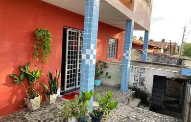 Imagem: A casa possui 3 Dormitórios, 2 Banheiros, 1 Vaga na garagem