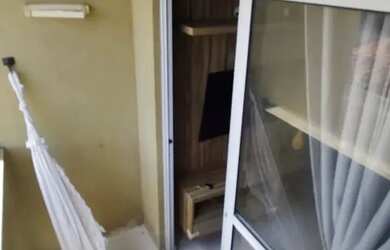 Imagem: O apartamento possui 2 Dormitórios, 1 Banheiro, 1 Vaga na garagem