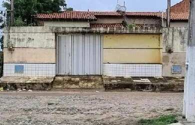 Imagem: A casa possui 1 Dormitório, 1 Banheiro, 240m² de Área e