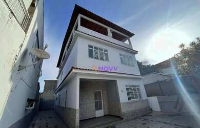 Imagem: A casa possui 5 Dormitórios, 2 Banheiros, 3 Vagas na garagem