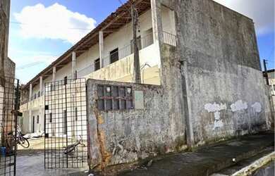Imagem: A casa possui 2 Dormitórios, 1 Banheiro, 5 Vagas na garagem