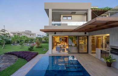 Imagem: A casa em condomínio possui 4 Dormitórios, 5 Banheiros, 4