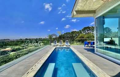 Imagem: A casa em condomínio possui 5 Dormitórios, 5 Banheiros, 5