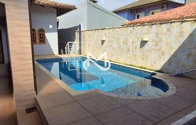 Imagem: A casa possui 4 Dormitórios, 1 Banheiro, 3 Vagas na garagem