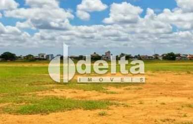 Imagem: O terreno possui 600m² de Área, Imóvel novo e está localizado