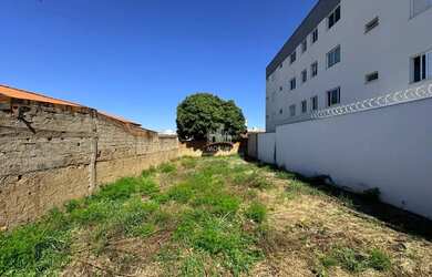 Imagem: O terreno possui 360m² de Área e está localizado em Segismundo