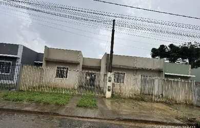 Imagem: A casa possui 3 Dormitórios, 1 Banheiro, 1 Vaga na garagem