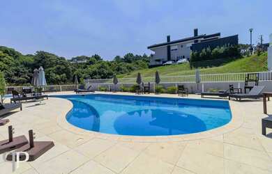 Imagem: A casa em condomínio possui 4 Dormitórios, 3 Banheiros, 2