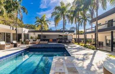 Imagem: A casa em condomínio possui 5 Dormitórios, 5 Banheiros, 5