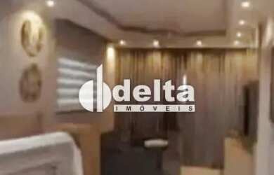 Imagem: A casa possui 3 Dormitórios, 3 Banheiros, 3 Vagas na garagem