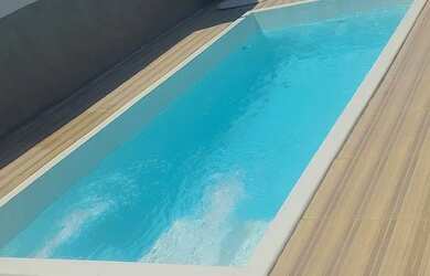 Imagem: A casa possui 4 Dormitórios, 2 Banheiros, 1 Vaga na garagem