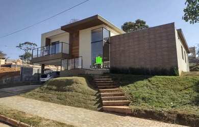 Imagem: A casa em condomínio possui 3 Dormitórios, 3 Banheiros, 3