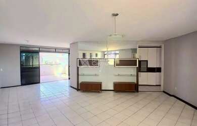 Imagem: O apartamento possui 3 Dormitórios, 1 Banheiro, 3 Vagas na