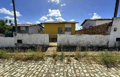 Imagem: A casa possui 2 Dormitórios, 1 Banheiro, 200m² de Área e
