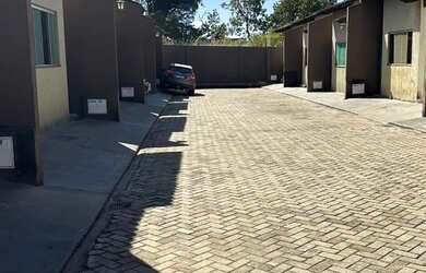 Imagem: A casa em condomínio possui 3 Dormitórios, 2 Banheiros, 1