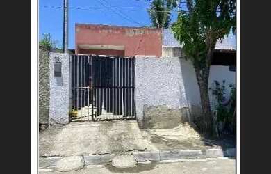 Imagem: A casa possui 2 Dormitórios, 1 Banheiro, 1 Vaga na garagem