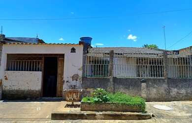 Imagem: A casa possui 2 Dormitórios, 2 Banheiros e 210m² de Área