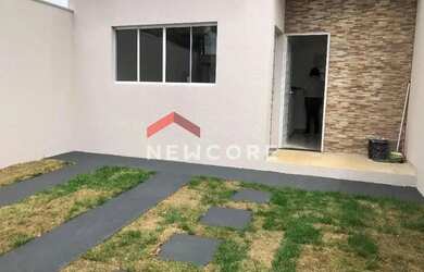 Imagem: A casa possui 3 Dormitórios, 2 Banheiros, 2 Vagas na garagem