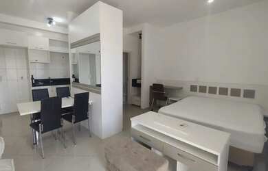 Imagem: O apartamento possui 1 Dormitório, 1 Banheiro, 1 Vaga na garagem