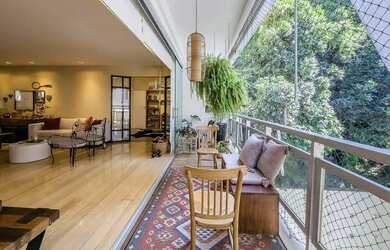 Imagem: O apartamento possui 4 Dormitórios, 5 Banheiros, 2 Vagas na