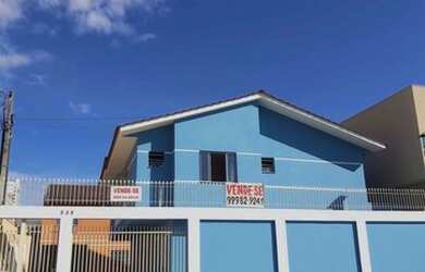 Imagem: A casa possui 4 Dormitórios, 3 Banheiros, 2 Vagas na garagem