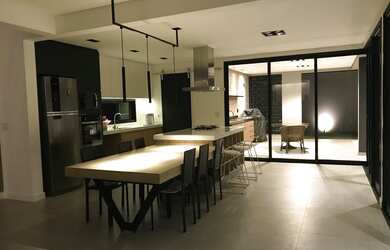 Imagem: A casa em condomínio possui 3 Dormitórios, 4 Banheiros, 4