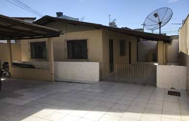 Imagem: A casa possui 3 Dormitórios, 1 Banheiro, 1 Vaga na garagem